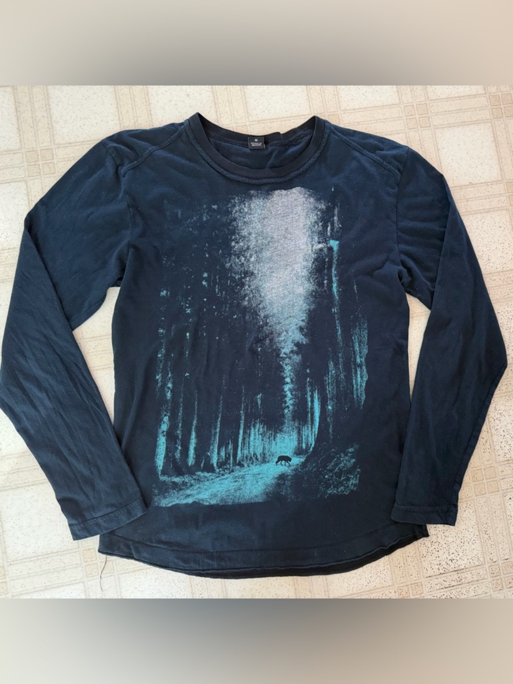 Heavy Rotation Black and Green Lone Wolf Men's Graphic Shirt M Medium